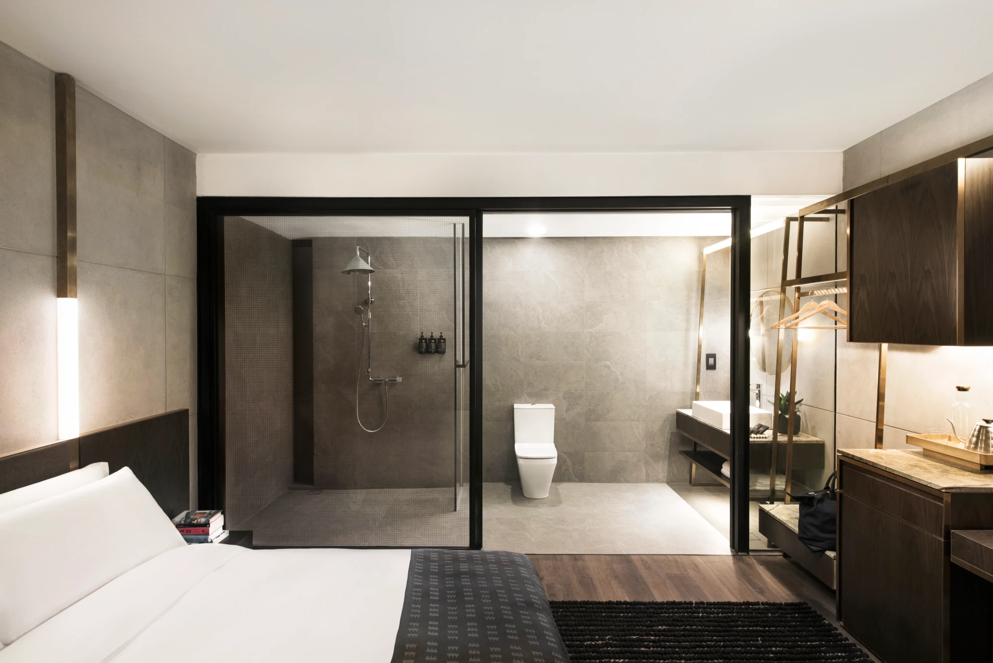 room-ws-carousel-1-1 hotel bedroom with large glass doors leading to the bathroom